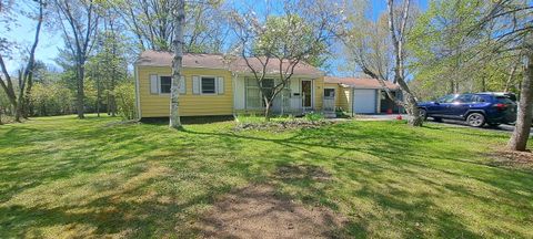 Photo of 11539 N Hillside Ln, Mequon, WI 53092 (MLS # 1918860)