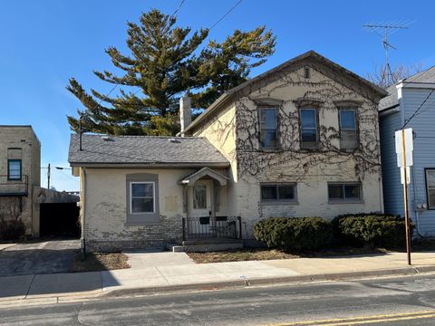 Photo of 212 N 4th St, Watertown, WI 53094 (MLS # 1951098)