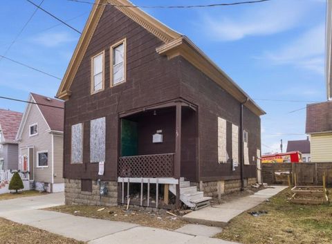 Photo of 2023 W Scott St, Milwaukee, WI 53204 (MLS # 1952686)