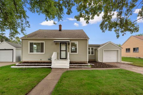 Photo of 932 S 86th St, West Allis, WI 53214 (MLS # 1936830)