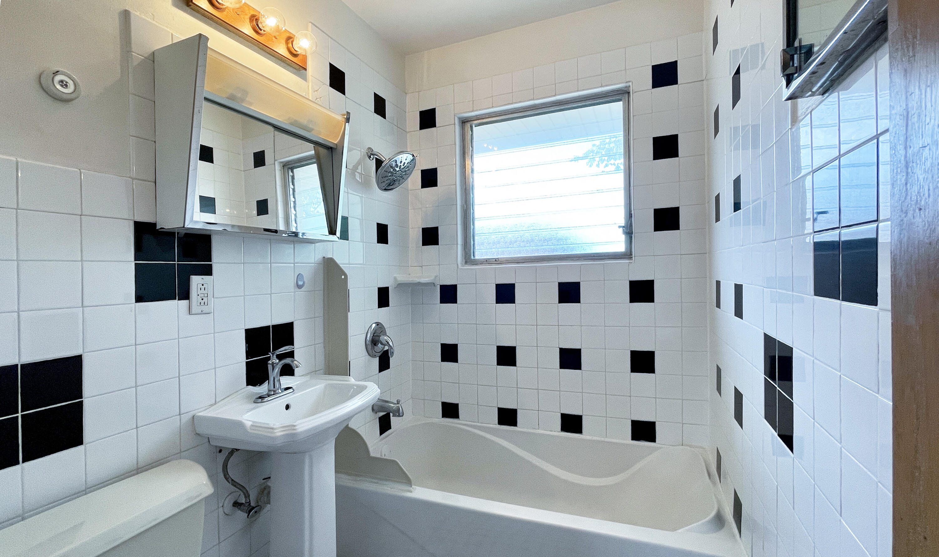 Milwaukee, Wisconsin 53220, United States, 3 Bedrooms Bedrooms, ,1 BathroomBathrooms,Residential,Active,102384