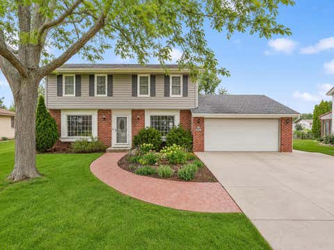 Photo of N78W15498 Old Gate Rd, Menomonee Falls, WI 53051 (MLS # 1976672)