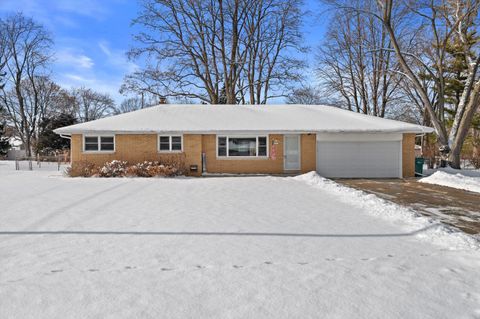 Photo of W152N5519 Beaver Dr, Menomonee Falls, WI 53051 (MLS # 1947768)