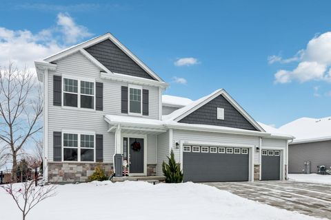 Photo of 1311 Daisy Dr, West Bend, WI 53090 (MLS # 1945033)