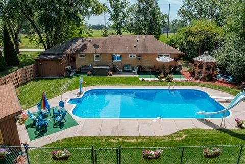 Photo of 15440 Mt Vernon Ave, Brookfield, WI 53005 (MLS # 1930708)