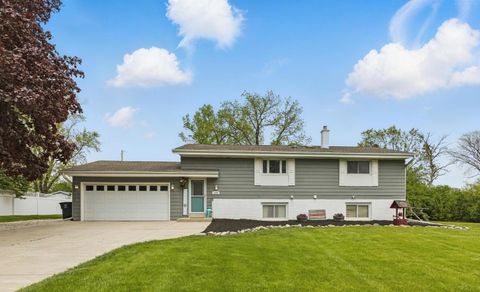 Photo of 11560 W James Ave, Franklin, WI 53132 (MLS # 1918707)