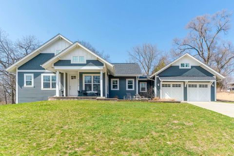 Photo of 8610 Lakeshore Dr, Pleasant Prairie, WI 53158 (MLS # 1958243)