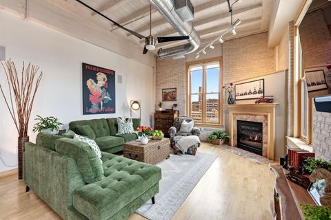 Photo of 1325 N Van Buren St, Milwaukee, WI 53202 (MLS # 1957521)