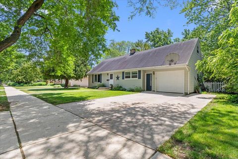Photo of 419 W Monroe St, Port Washington, WI 53074 (MLS # 1924506)
