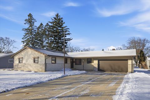 Photo of W64N393 Madison Ave, Cedarburg, WI 53012 (MLS # 1948279)