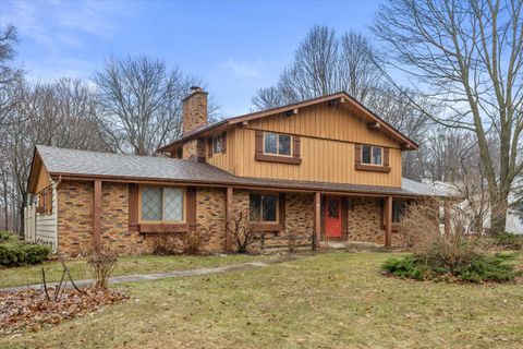 Photo of 370 Douglas Ln, Cedarburg, WI 53012 (MLS # 1952900)