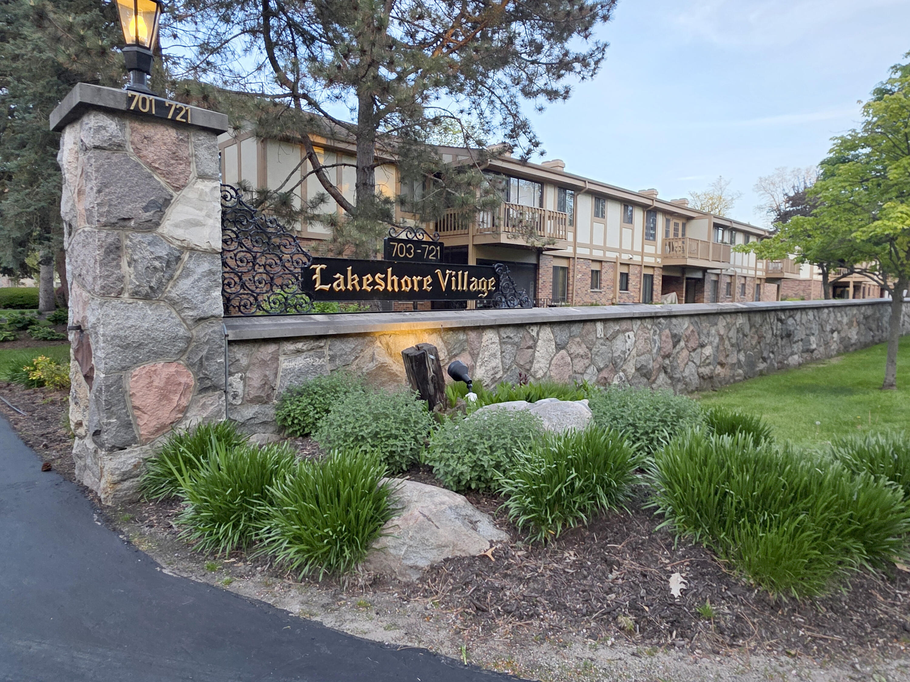 709 S Lake Shore Drive, #4F