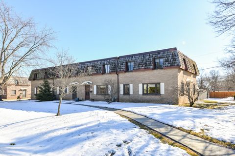 Photo of 16107 W Heritage Ln, New Berlin, WI 53151 (MLS # 1950067)