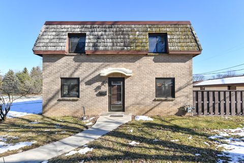 Photo of 16107 W Heritage Ln, New Berlin, WI 53151 (MLS # 1950067)