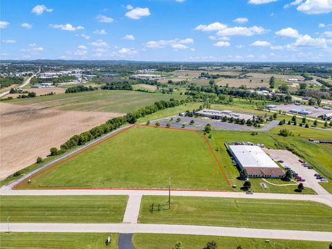 Photo of 1650 Independence Ln, Hartford, WI 53027 (MLS # 1955868)