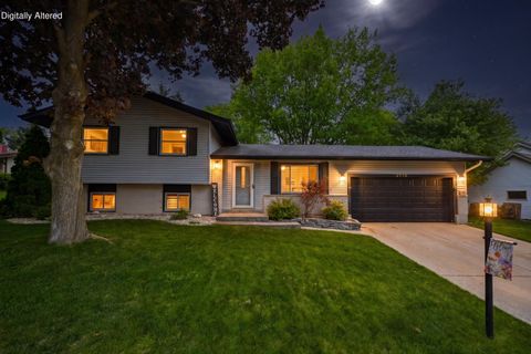 Photo of 2718 Bristol Ct, Waukesha, WI 53188 (MLS # 1963819)