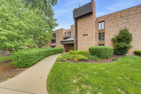 Photo of 3942 N Oakland Ave, Shorewood, WI 53211 (MLS # 1981206)