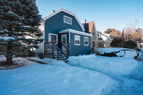 Photo of 605 Montana Ave, South Milwaukee, WI 53172 (MLS # 1945582)