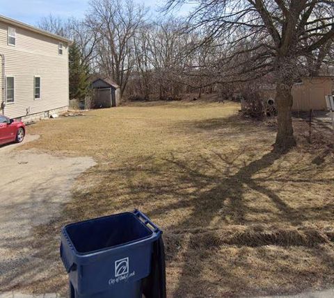 Photo of 4025 E Lakeside Ave, Oak Creek, WI 53154 (MLS # 1924289)