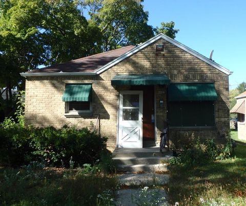 Photo of 4661 N 21st St, Milwaukee, WI 53209 (MLS # 1957539)