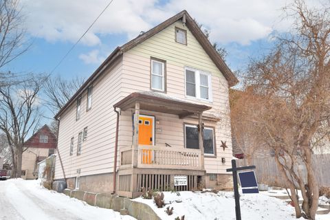 Photo of 2414 N Weil St, Milwaukee, WI 53212 (MLS # 1948969)