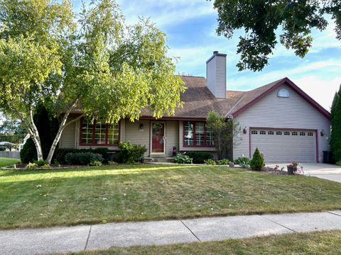 Photo of 1401 E Maass Dr, Oak Creek, WI 53154 (MLS # 1934720)