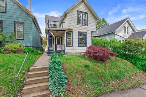Photo of 2147 S Mound St, Milwaukee, WI 53207 (MLS # 1963174)