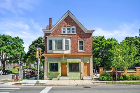 Photo of 800 E Locust St, Milwaukee, WI 53212 (MLS # 1969091)