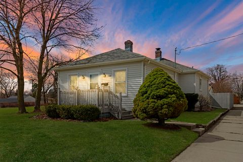 Photo of 1300 Illinois St, Racine, WI 53405 (MLS # 1957450)
