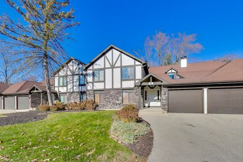 Photo of 9 Wildwood Ct, Williams Bay, WI 53191 (MLS # 1943093)