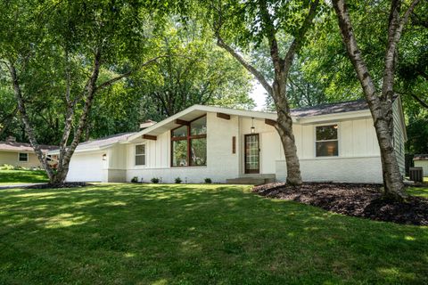 Photo of 21595 Doneswood Dr, Brookfield, WI 53186 (MLS # 1929567)