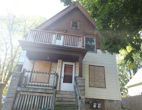 Photo of 3601 W Clarke St, Milwaukee, WI 53210 (MLS # 1957573)