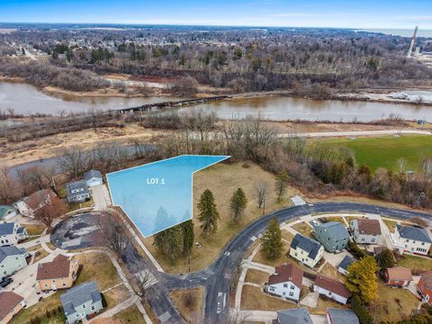 Photo of Lot 1 Union Pl, Manitowoc, WI 54220 (MLS # 1957716)