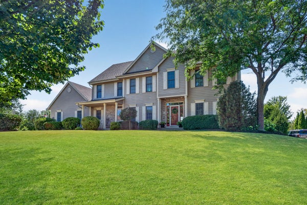 W176N5411 HIGHRIDGE DR, MENOMONEE FALLS, WI 53051 - Image 4584d1c5d61cfa0bb2312eeafa3a880d/3820794191
