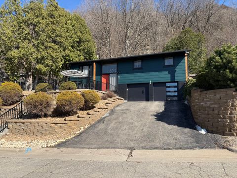 Photo of 1421 31st Pl S, La Crosse, WI 54601 (MLS # 1954904)