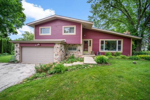 Photo of W138N7270 Melville Dr, Menomonee Falls, WI 53051 (MLS # 1924078)
