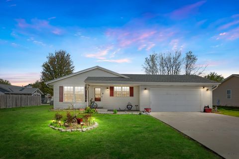 Photo of 3080 W Kimberly Ave, Greenfield, WI 53221 (MLS # 1960790)