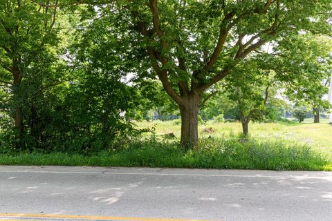 Photo of 630 Green Bay Rd, Thiensville, WI 53092 (MLS # 1960735)