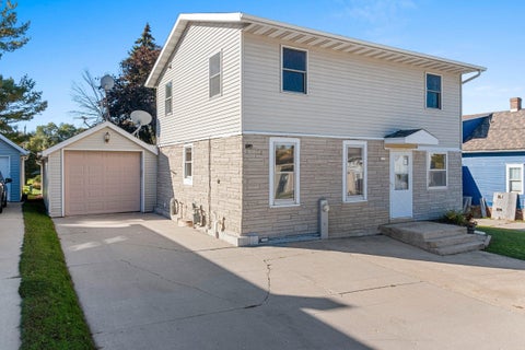 Photo of 133 Lincoln St, Valders, WI 54245 (MLS # 1983575)