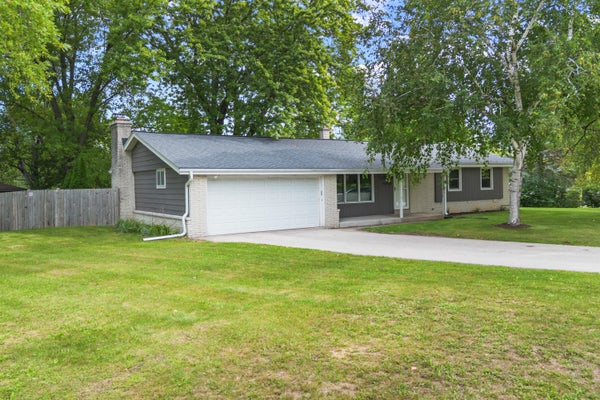 6390 W WABASH AVE, BROWN DEER, WI 53223 - Image 464f3e7e19ebf222a01dfd68e8d8641e/22161854