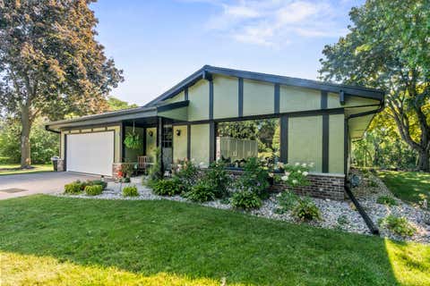 Photo of W247N9556 Norwauk Ct, Lisbon, WI 53017 (MLS # 1977837)