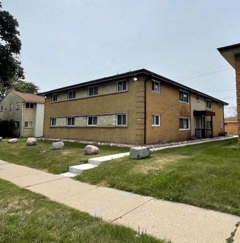 Photo of 7825 W Hampton Ave, Milwaukee, WI 53218 (MLS # 1951810)