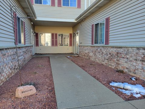 2111 Pine Ridge Ct, Grafton, WI 53024 - #: 1947365