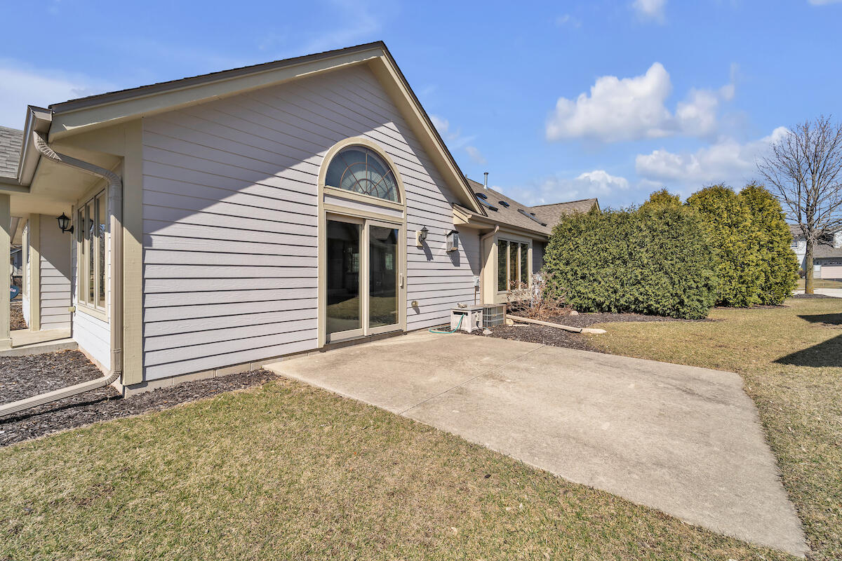 Jackson, Wisconsin 53037, United States, 2 Bedrooms Bedrooms, ,2 BathroomsBathrooms,Residential,Active,98009