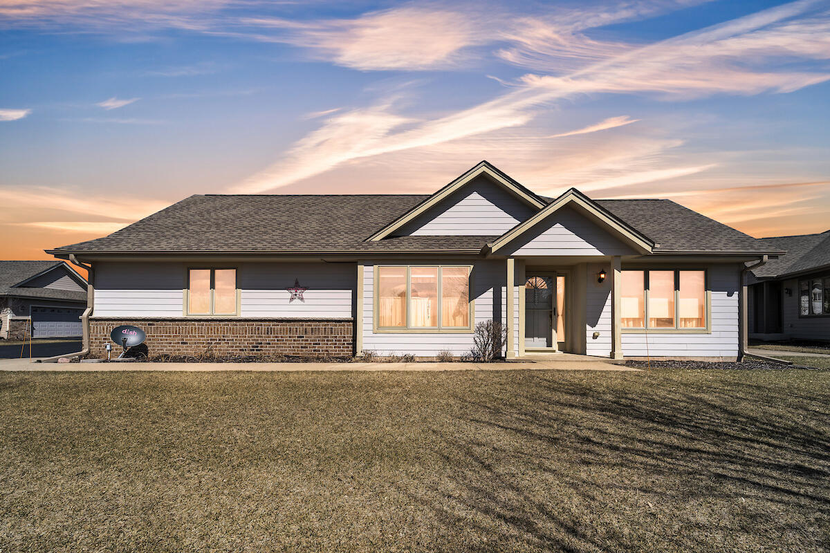 Jackson, Wisconsin 53037, United States, 2 Bedrooms Bedrooms, ,2 BathroomsBathrooms,Residential,Active,98009