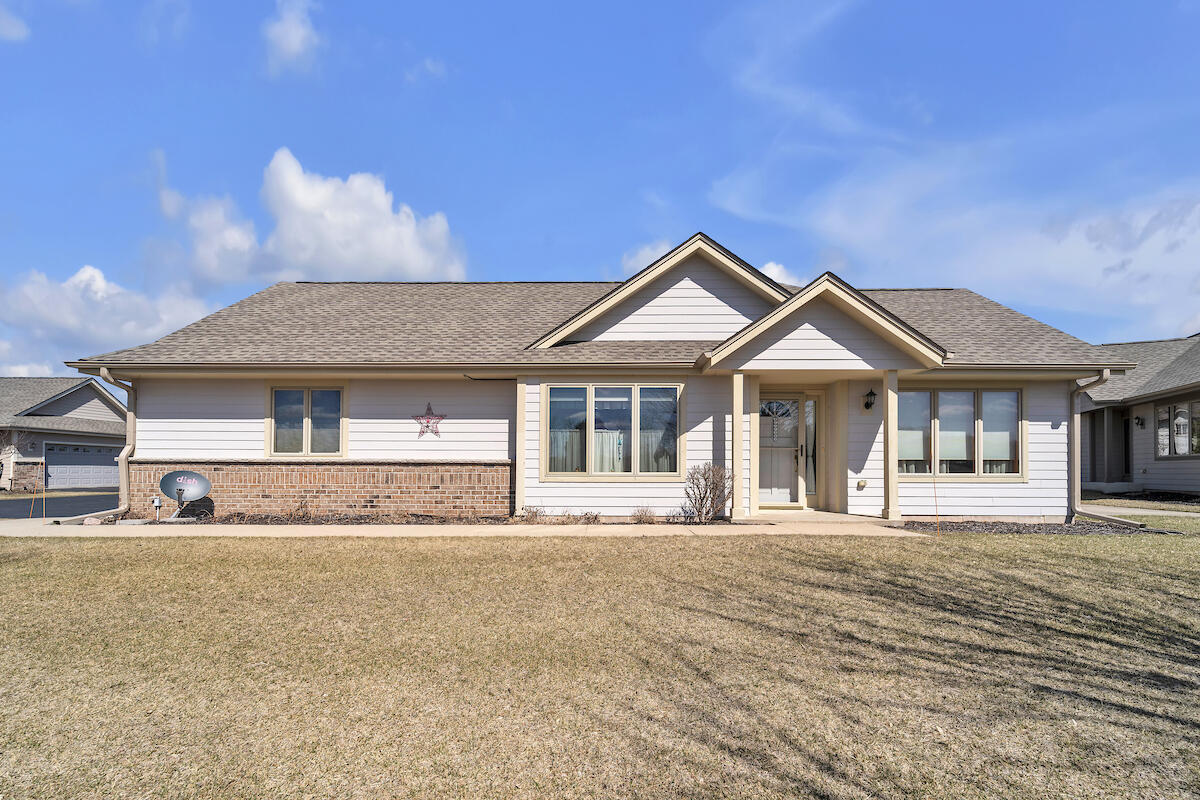 Jackson, Wisconsin 53037, United States, 2 Bedrooms Bedrooms, ,2 BathroomsBathrooms,Residential,Active,98009