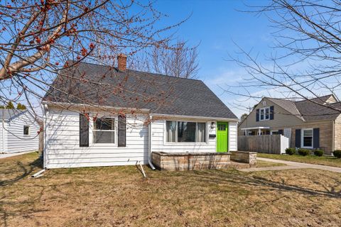 Photo of 314 W Walters St, Port Washington, WI 53074 (MLS # 1913354)
