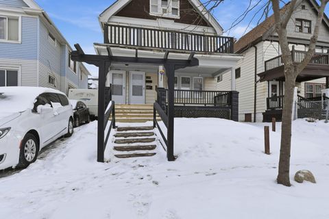Photo of 3282-3284 N 30th St, Milwaukee, WI 53216 (MLS # 1949457)