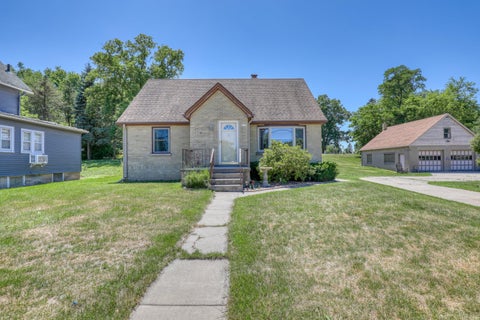 Photo of 621 W Main St, Newburg, WI 53090 (MLS # 1972940)
