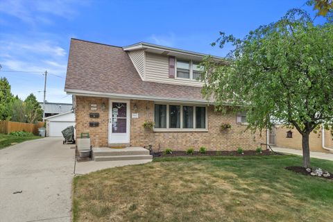 Photo of 5031 S 26th St, Milwaukee, WI 53221 (MLS # 1966181)